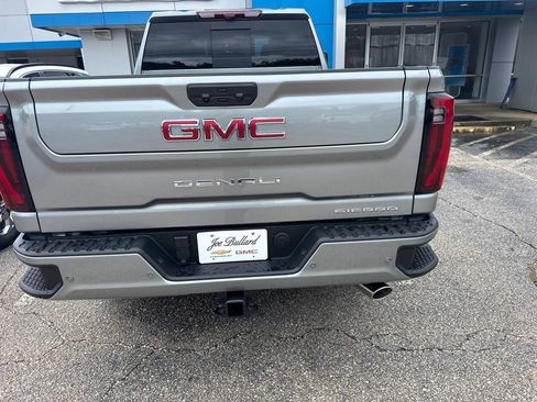 New 2026 GMC Sierra 2500 Denali w/ Denali Reserve Package AWD/4WD image 4