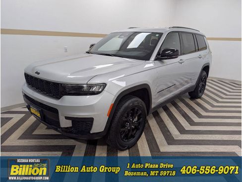 Used 2024 Jeep Grand Cherokee L Laredo image 1