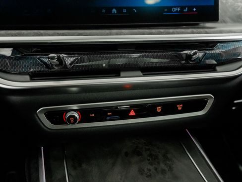 Used 2025 BMW X7 xDrive40i w/ M Sport Package image 35