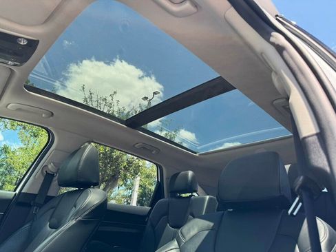 Used 2025 Kia Sorento S w/ Panoramic Sunroof Package FWD image 8