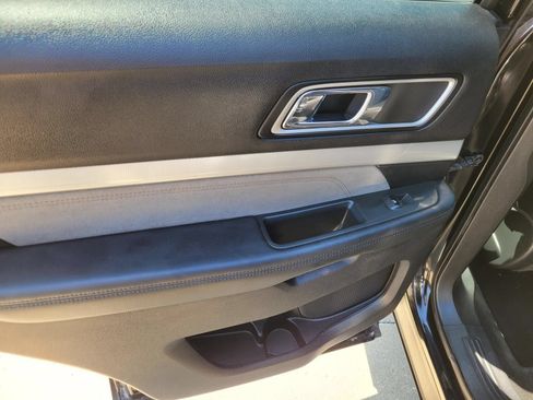 Used 2017 Ford Explorer XLT w/ Equipment Group 202A FWD image 17