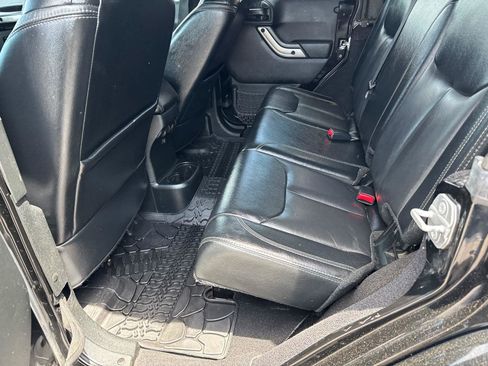 Used 2018 Jeep Wrangler Unlimited Sahara AWD/4WD image 19