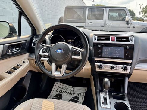 Used 2017 Subaru Outback 2.5i Premium AWD/4WD image 3