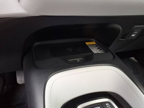 Used 2025 Toyota Corolla SE w/ SE Package FWD image 12