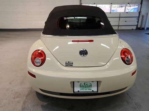 Used 2006 Volkswagen Beetle Convertible w/ Package 1 FWD image 38