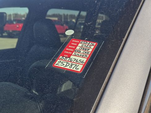 New 2025 Jeep Grand Cherokee Limited image 23