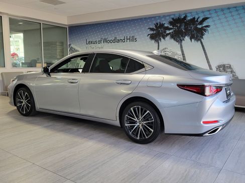 Certified 2025 Lexus ES 350 w/ Premium Package FWD image 4