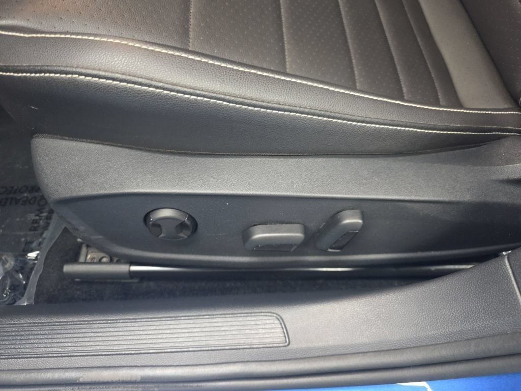 Used 2024 Volkswagen Jetta SE FWD image 16