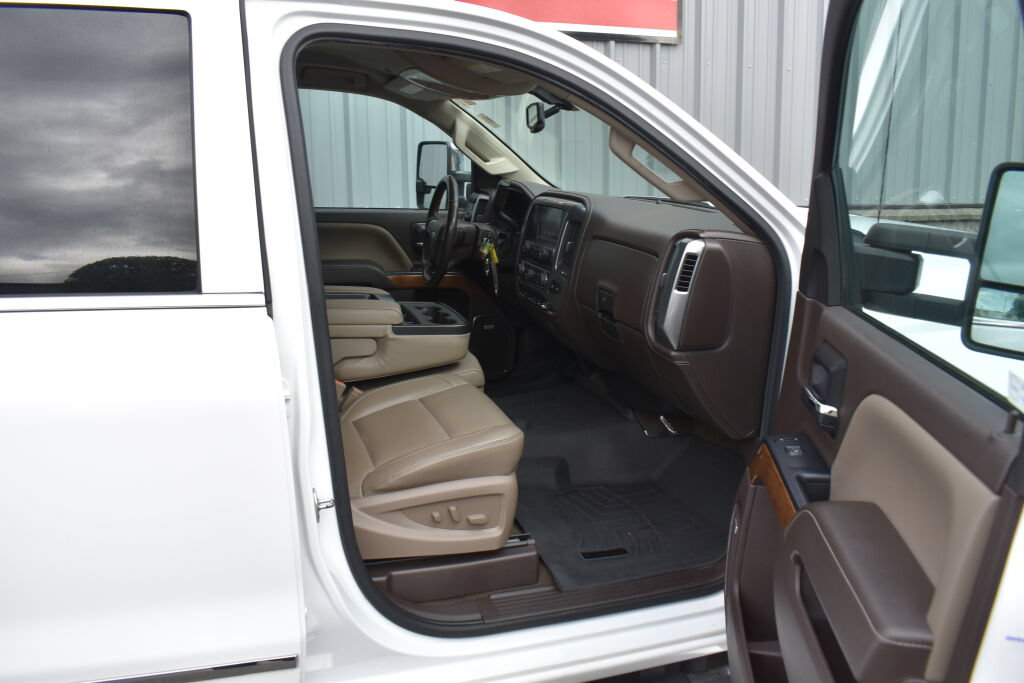 Used 2015 Chevrolet Silverado 2500 LTZ w/ Duramax Plus Package AWD/4WD image 25