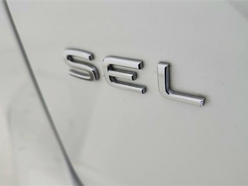 Used 2024 Volkswagen Atlas SEL Premium R-Line image 18