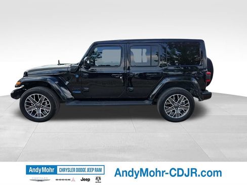 Used 2022 Jeep Wrangler Unlimited Sahara AWD/4WD image 8