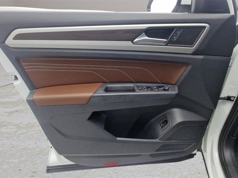 Used 2021 Volkswagen Atlas SE w/ Panoramic Sunroof Package image 12