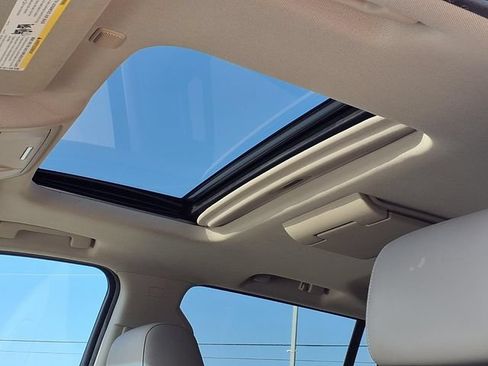 Used 2015 Chevrolet Tahoe LTZ RWD image 6