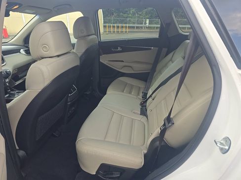 Used 2017 Kia Sorento EX FWD image 10
