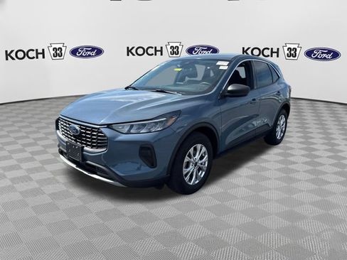 Used 2023 Ford Escape Active AWD/4WD image 3