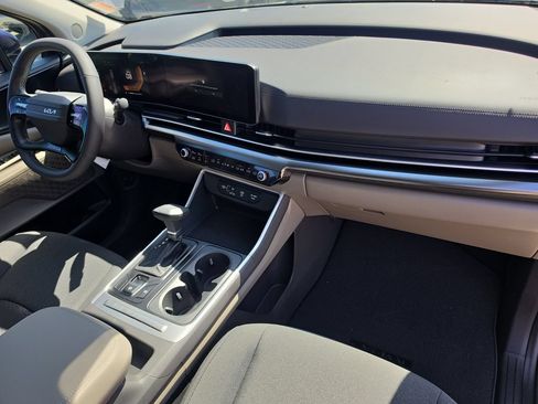 New 2027 Kia Carnival LX FWD image 11