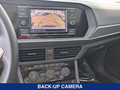 Used 2023 Volkswagen Jetta SE w/ Panoramic Sunroof Package FWD image 17