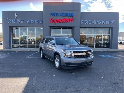 Used 2018 Chevrolet Suburban LT image 1