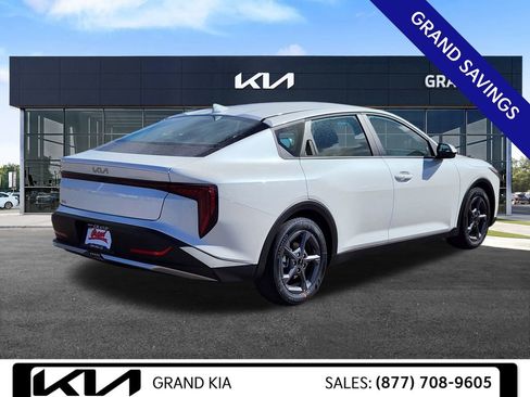 New 2026 Kia K4 FWD image 5