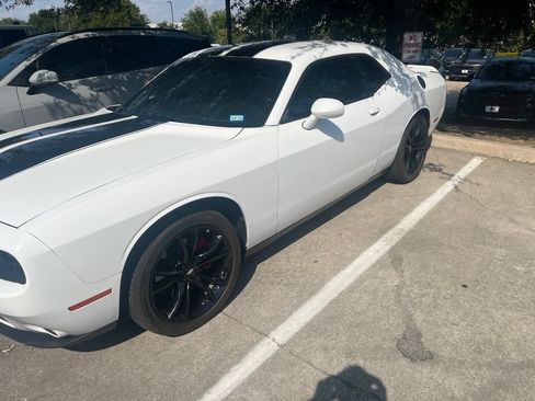 Used 2019 Dodge Challenger R/T w/ Driver Convenience Group RWD image 2