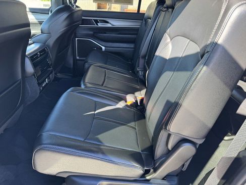 Used 2025 Jeep Wagoneer 4WD image 9