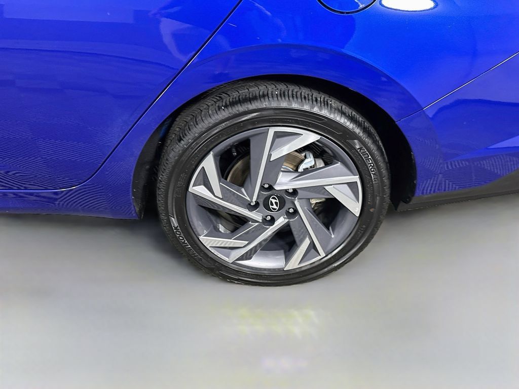 Certified 2025 Hyundai Elantra Sport FWD image 32