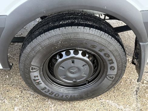 Used 2013 Freightliner Sprinter 2500 image 26