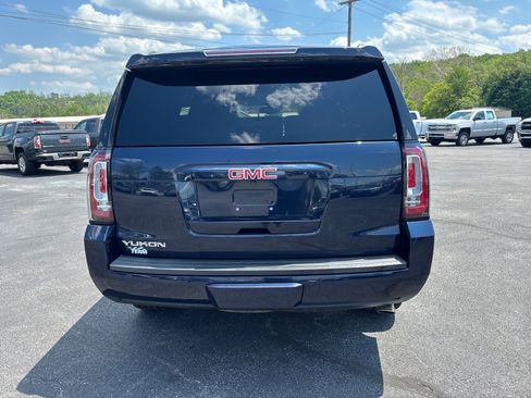 Used 2017 GMC Yukon SLT w/ Premium Edition AWD/4WD image 6