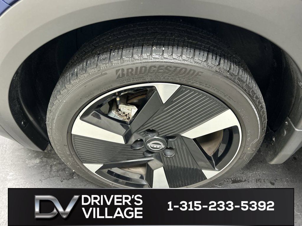 Used 2025 Nissan Kicks SR w/ SR Premium Package AWD/4WD image 8