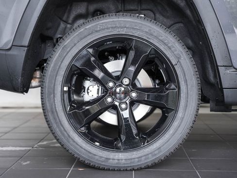 New 2025 Jeep Grand Cherokee Altitude image 17