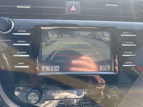 Used 2019 Toyota Camry SE w/ Convenience Package FWD image 13