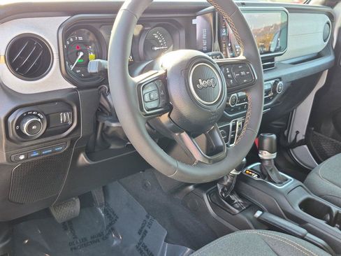 Used 2024 Jeep Wrangler Unlimited AWD/4WD image 22