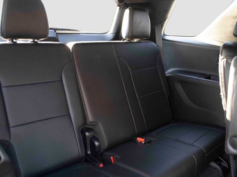 Used 2023 Chevrolet Traverse LT image 14