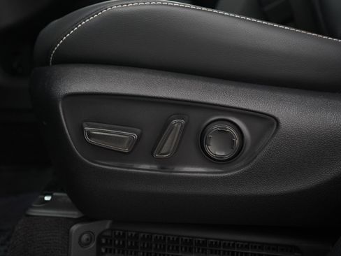 Used 2025 Toyota Sienna LE AWD/4WD image 31