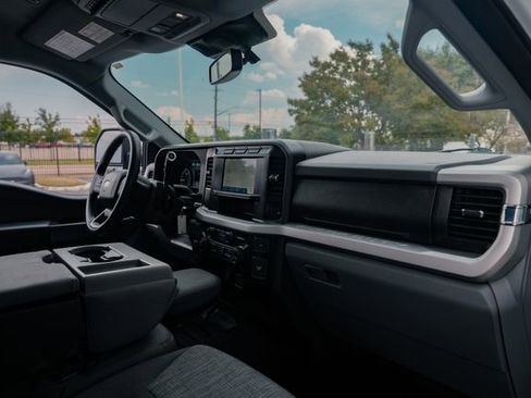Used 2023 Ford F350 XLT image 33
