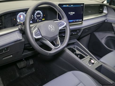 New 2026 Volkswagen Tiguan SE image 18