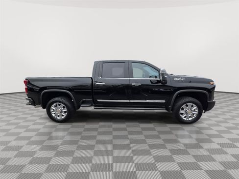 Used 2024 Chevrolet Silverado 2500 High Country w/ Technology Package image 4