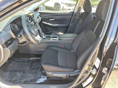 Used 2025 Nissan Sentra SV FWD image 21