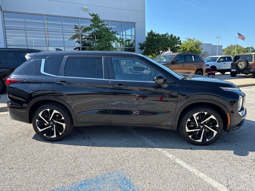 Used 2024 Mitsubishi Outlander SE AWD/4WD image 9