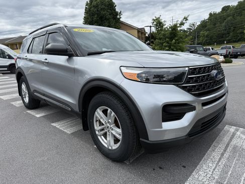 Used 2020 Ford Explorer XLT w/ Class III Trailer Tow Package AWD/4WD image 3