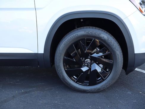 New 2026 Volkswagen Atlas SE FWD image 10