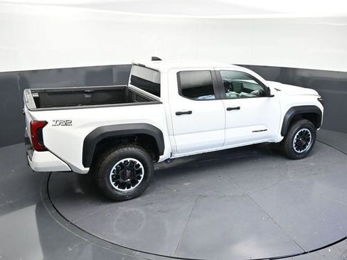 Used 2024 Toyota Tacoma TRD Off-Road AWD/4WD image 31