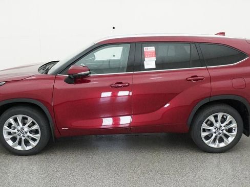 New 2026 Toyota Highlander Limited image 3