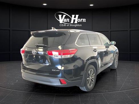 Used 2017 Toyota Highlander XLE AWD/4WD image 7