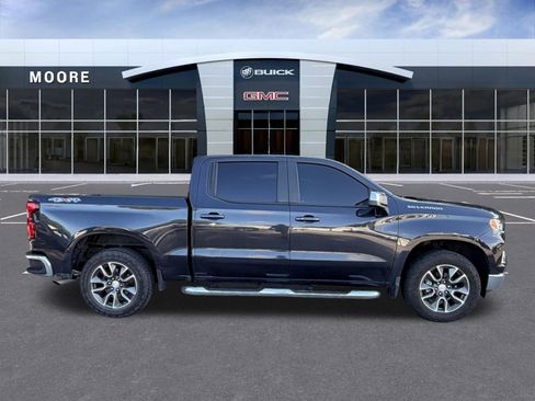 Used 2022 Chevrolet Silverado 1500 LT AWD/4WD image 2