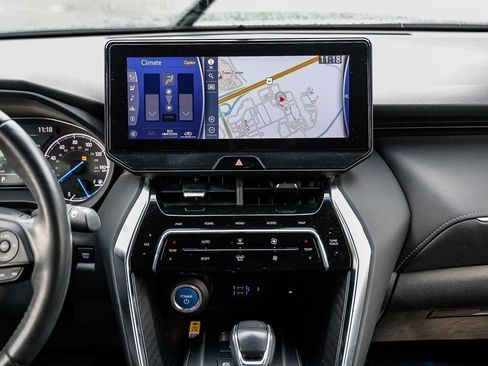 Used 2021 Toyota Venza Limited image 11