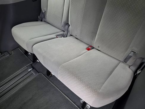 Used 2019 Toyota Sienna LE w/ LE Preferred Package FWD image 37