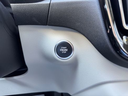 Used 2023 Volvo XC40 B5 Plus w/ Climate Package AWD/4WD image 20