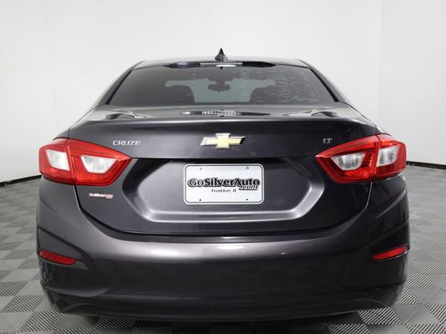 Used 2017 Chevrolet Cruze LT image 3