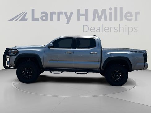 Used 2021 Toyota Tacoma TRD Off-Road w/ Technology Package AWD/4WD image 2